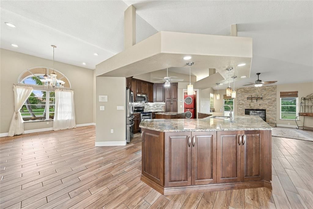 En Venta: $629,900 (4 camas, 2 baños, 2577 Pies cuadrados)