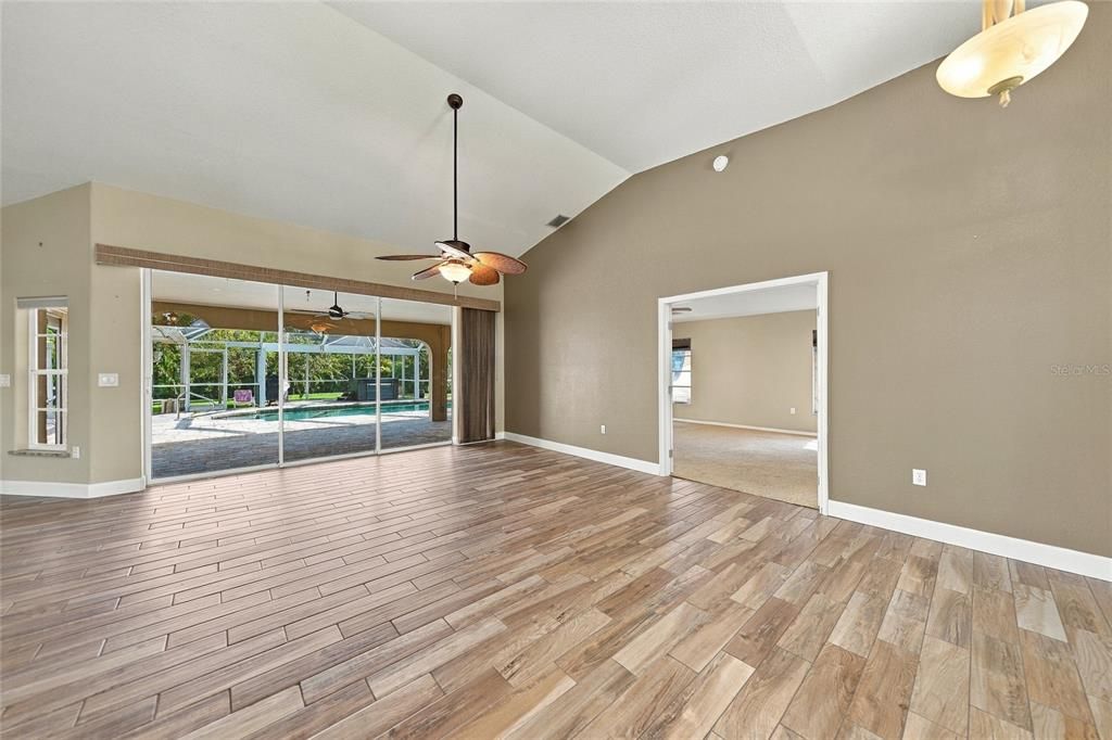 En Venta: $629,900 (4 camas, 2 baños, 2577 Pies cuadrados)