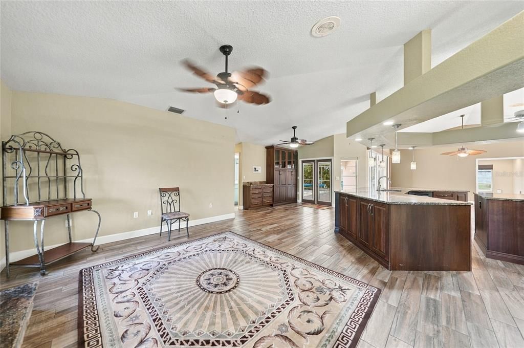 En Venta: $629,900 (4 camas, 2 baños, 2577 Pies cuadrados)