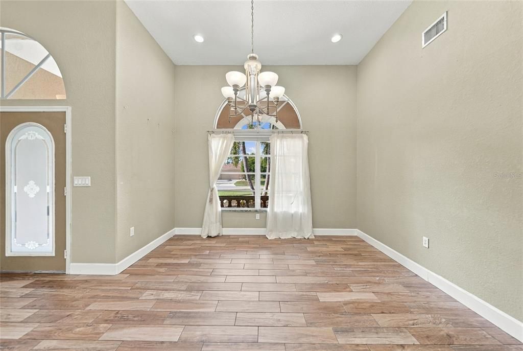 En Venta: $629,900 (4 camas, 2 baños, 2577 Pies cuadrados)