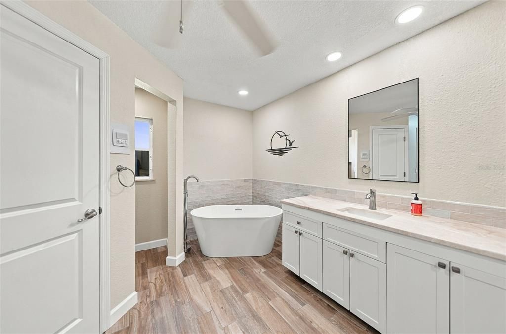 En Venta: $629,900 (4 camas, 2 baños, 2577 Pies cuadrados)