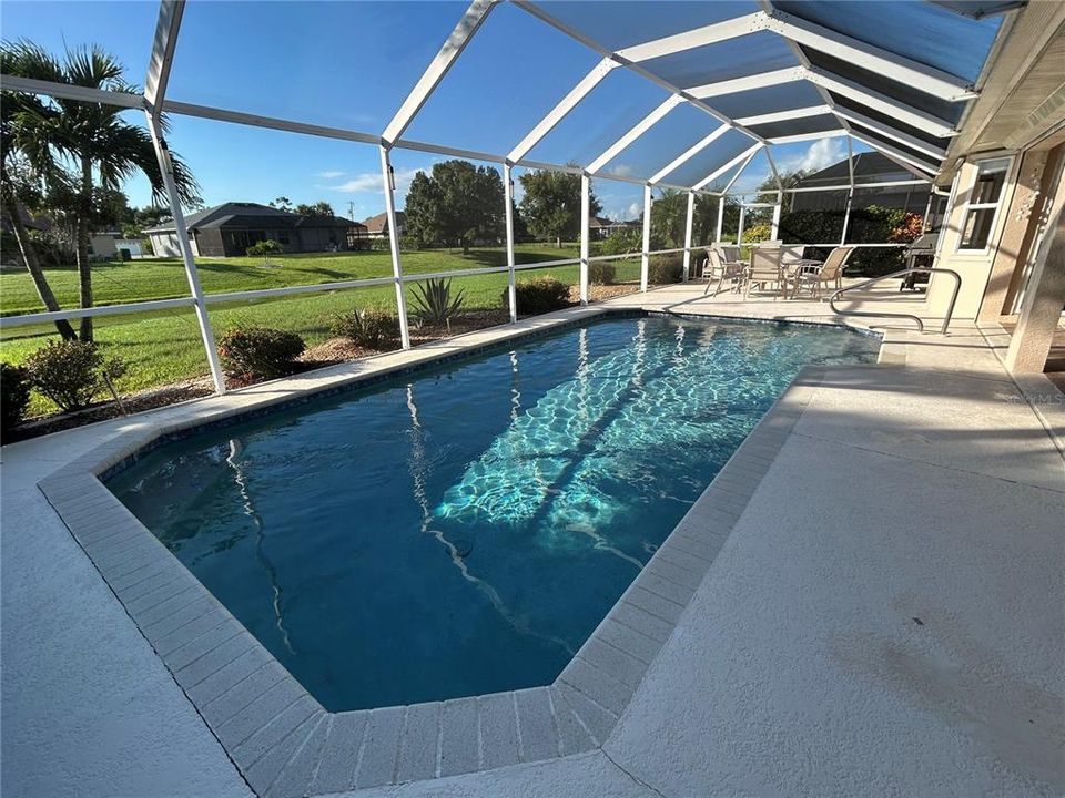Active With Contract: $419,500 (3 beds, 2 baths, 1779 Square Feet)