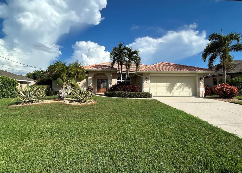 Active With Contract: $419,500 (3 beds, 2 baths, 1779 Square Feet)
