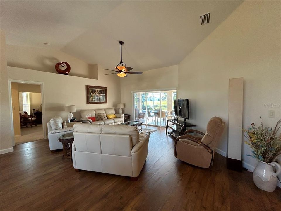 Active With Contract: $419,500 (3 beds, 2 baths, 1779 Square Feet)