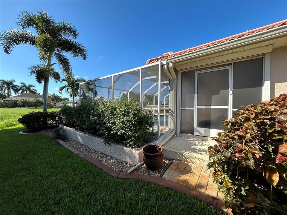Active With Contract: $419,500 (3 beds, 2 baths, 1779 Square Feet)