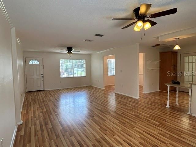En Venta: $284,000 (3 camas, 2 baños, 1353 Pies cuadrados)