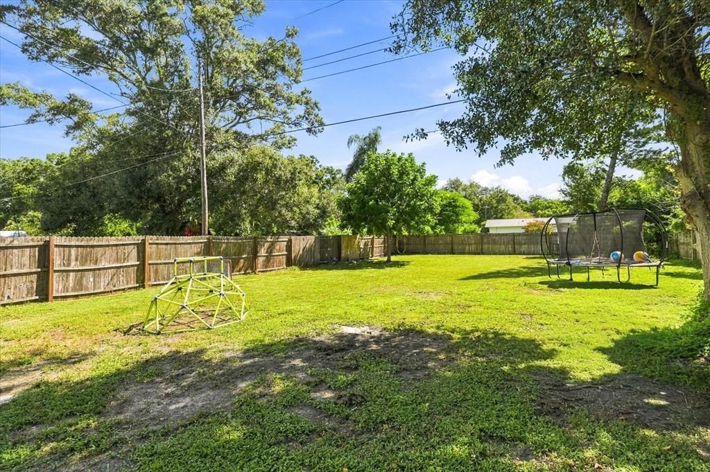 For Sale: $324,900 (3 beds, 1 baths, 987 Square Feet)
