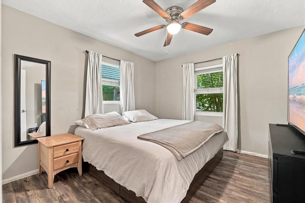 For Sale: $324,900 (3 beds, 1 baths, 987 Square Feet)