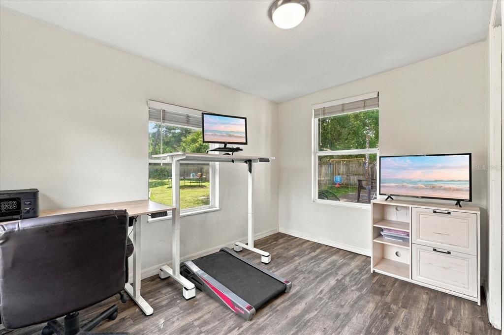 For Sale: $324,900 (3 beds, 1 baths, 987 Square Feet)