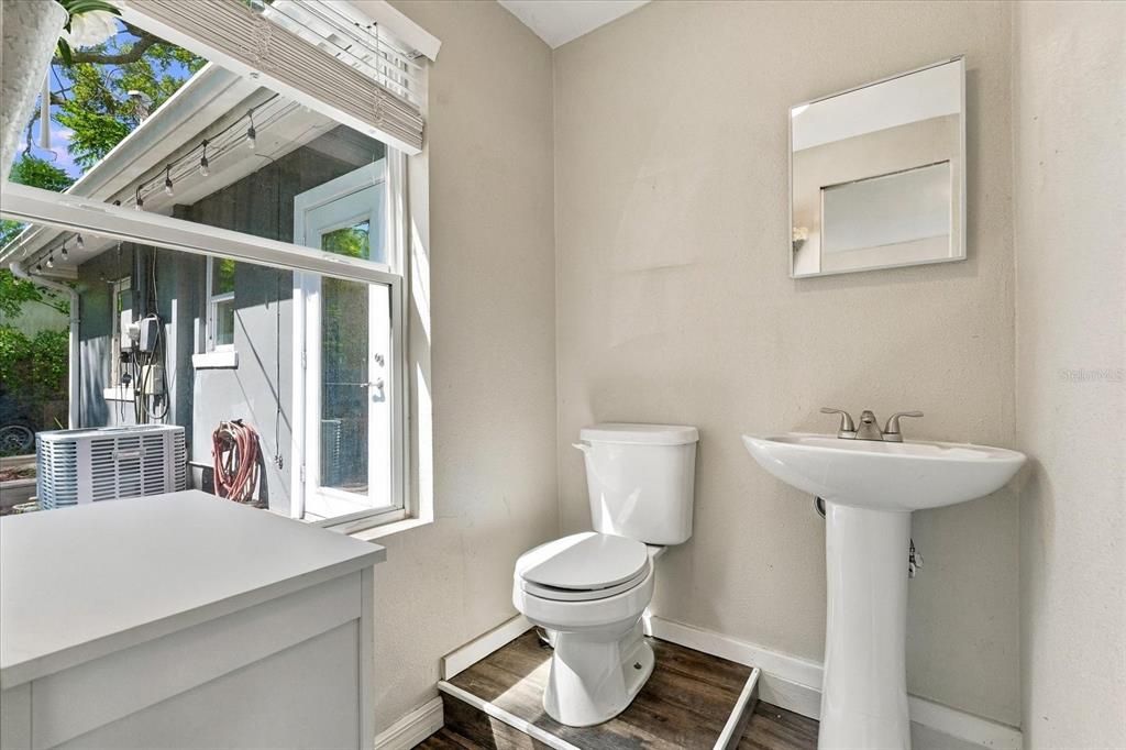 For Sale: $324,900 (3 beds, 1 baths, 987 Square Feet)
