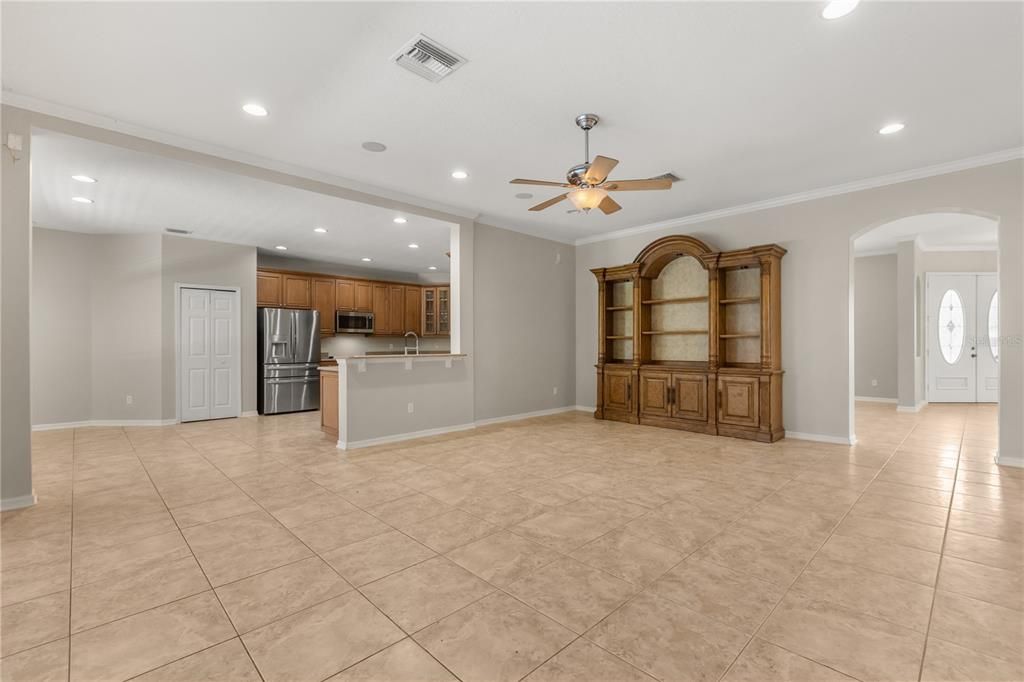 For Sale: $750,000 (4 beds, 3 baths, 2989 Square Feet)