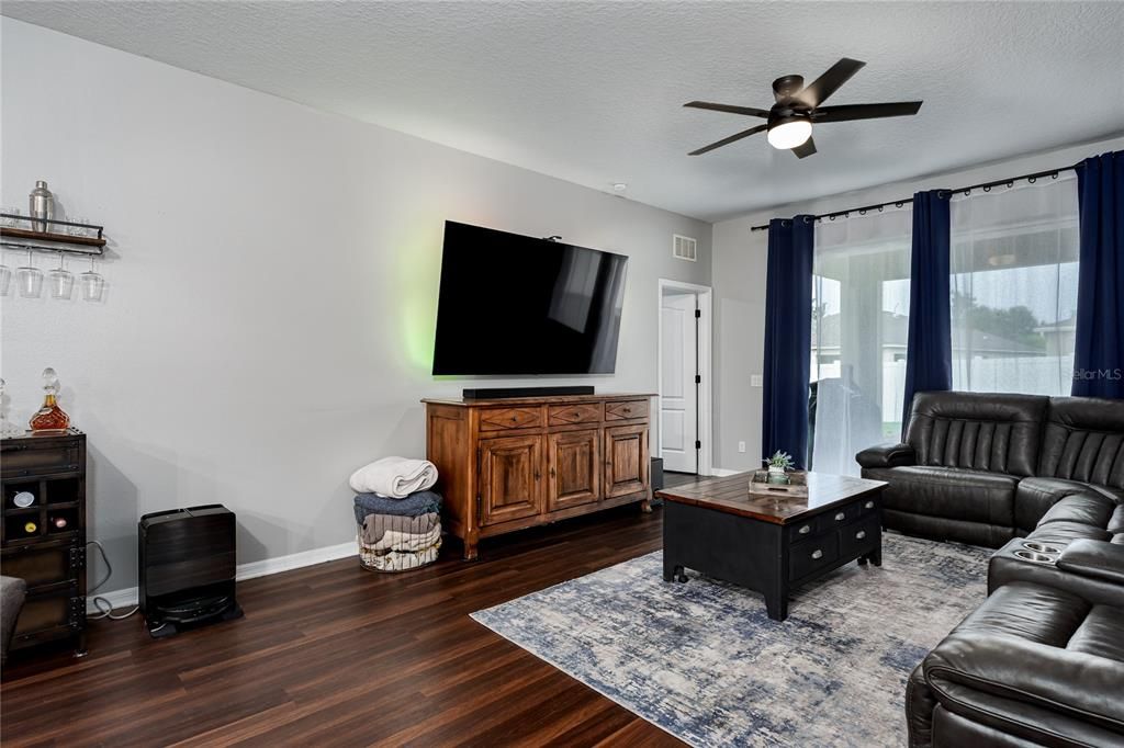 For Sale: $419,000 (4 beds, 2 baths, 1920 Square Feet)