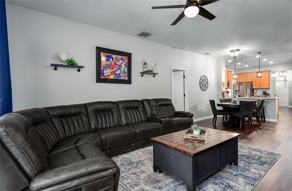For Sale: $419,000 (4 beds, 2 baths, 1920 Square Feet)