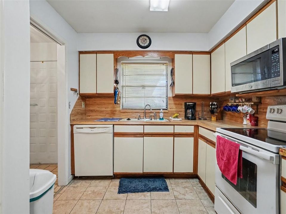 На продажу: $235,000 (2 спален, 2 ванн, 1204 Квадратных фут)