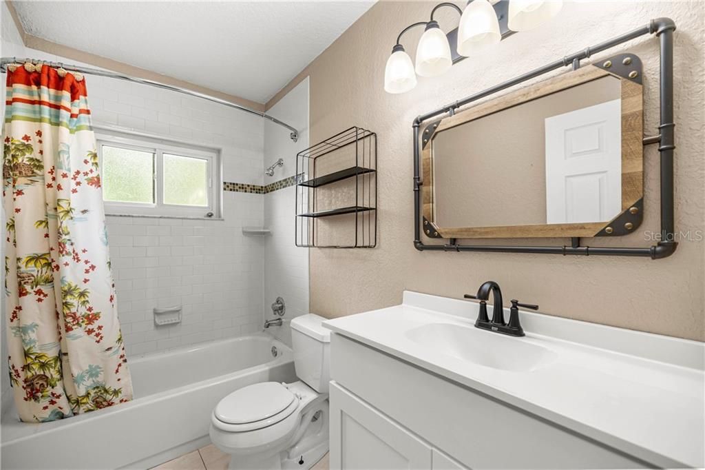 На продажу: $199,900 (3 спален, 2 ванн, 1414 Квадратных фут)