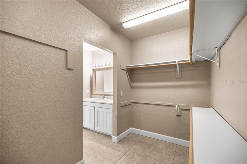 На продажу: $199,900 (3 спален, 2 ванн, 1414 Квадратных фут)