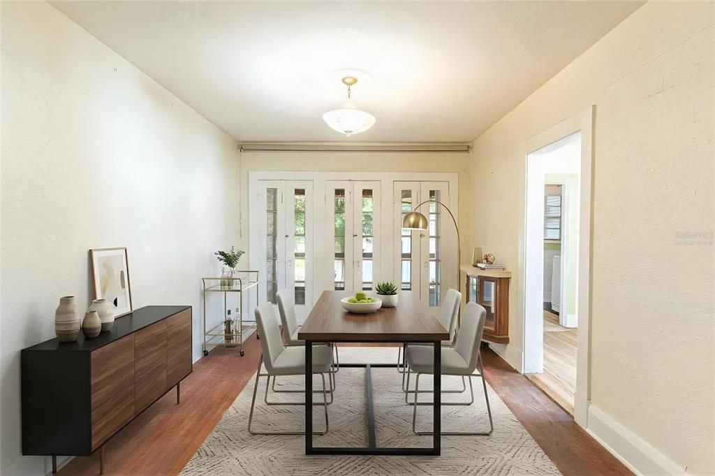 For Sale: $225,000 (2 beds, 1 baths, 1064 Square Feet)