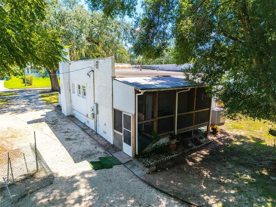 For Sale: $225,000 (2 beds, 1 baths, 1064 Square Feet)