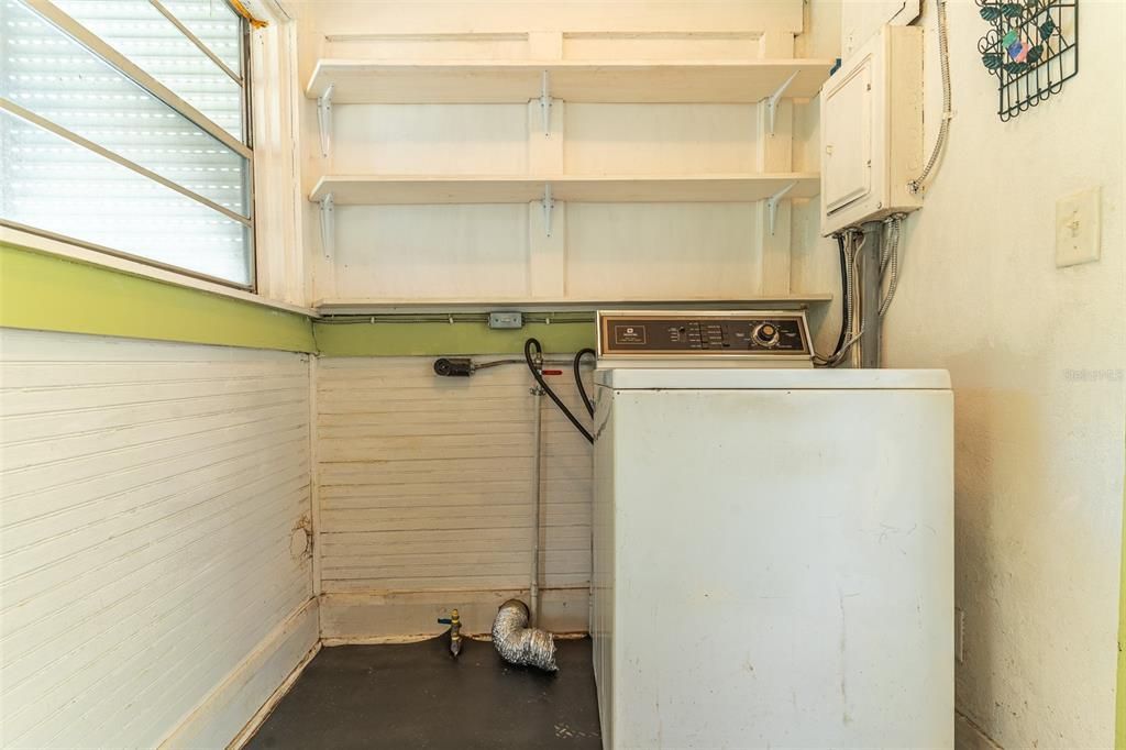 For Sale: $225,000 (2 beds, 1 baths, 1064 Square Feet)