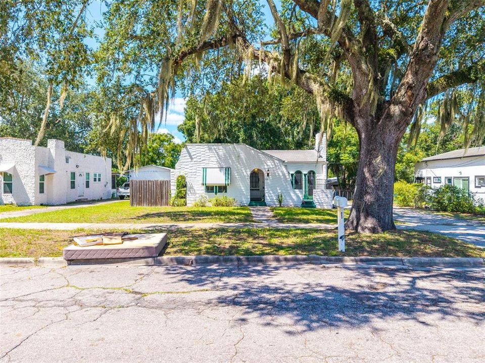 For Sale: $225,000 (2 beds, 1 baths, 1064 Square Feet)