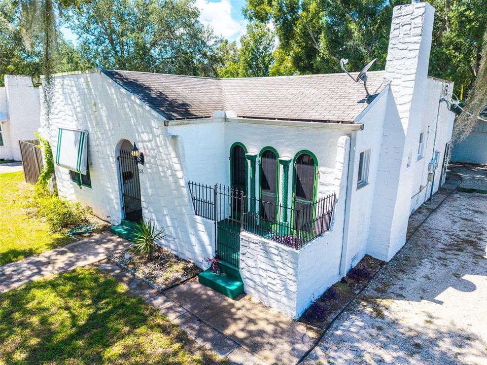 For Sale: $225,000 (2 beds, 1 baths, 1064 Square Feet)
