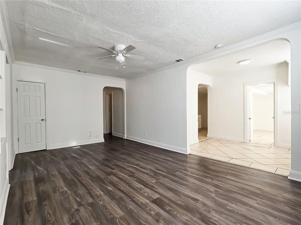 En Venta: $289,000 (3 camas, 2 baños, 1331 Pies cuadrados)
