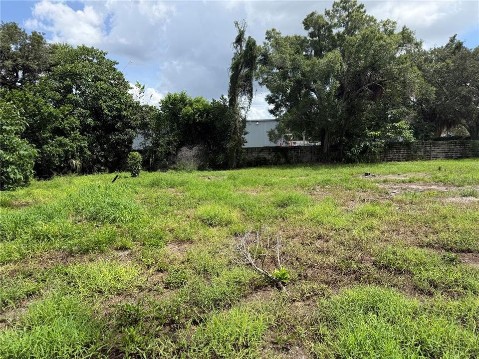 待售: $99,900 (0.17 acres)