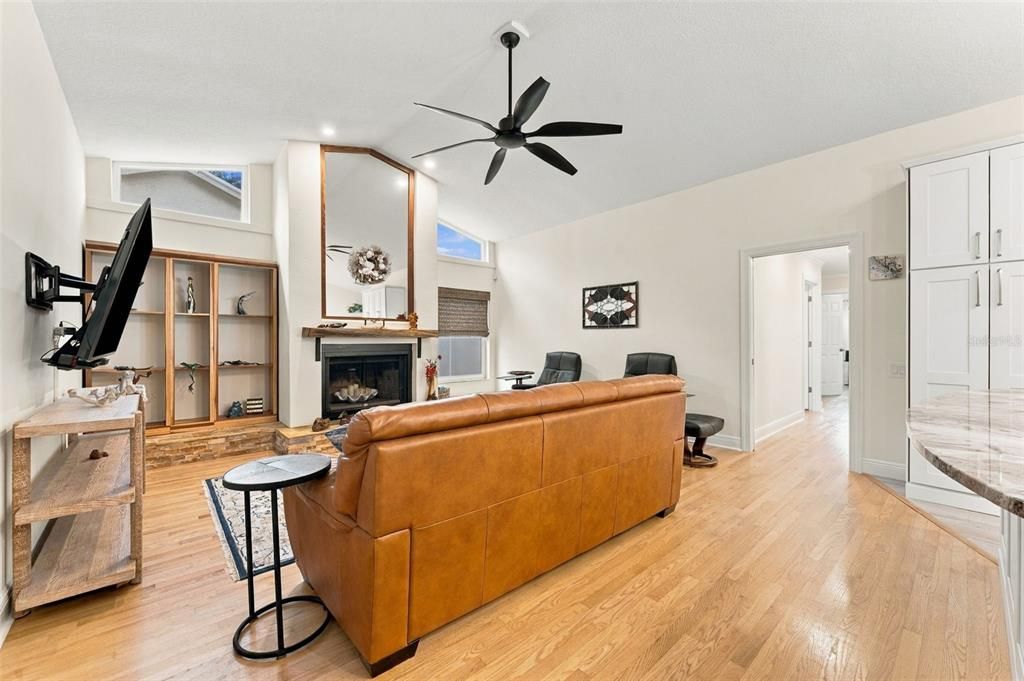 На продажу: $865,000 (4 спален, 2 ванн, 2287 Квадратных фут)