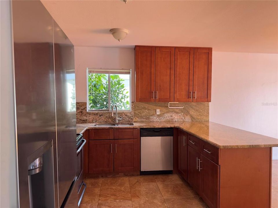 На продажу: $455,000 (4 спален, 2 ванн, 1519 Квадратных фут)