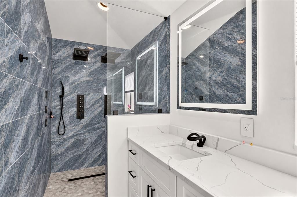 En Venta: $798,000 (3 camas, 2 baños, 2174 Pies cuadrados)