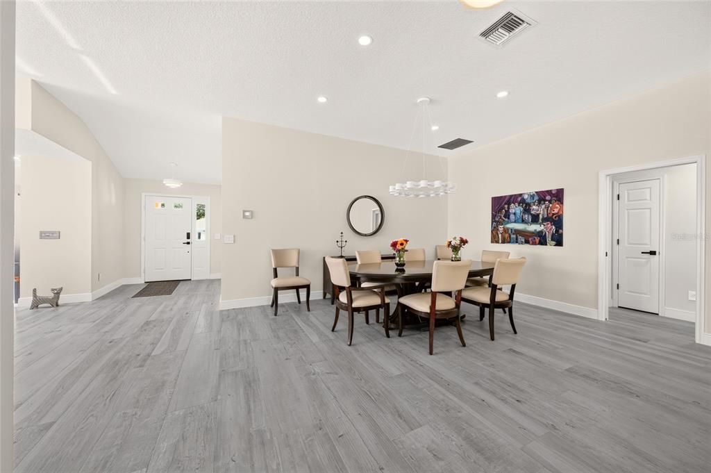 En Venta: $798,000 (3 camas, 2 baños, 2174 Pies cuadrados)