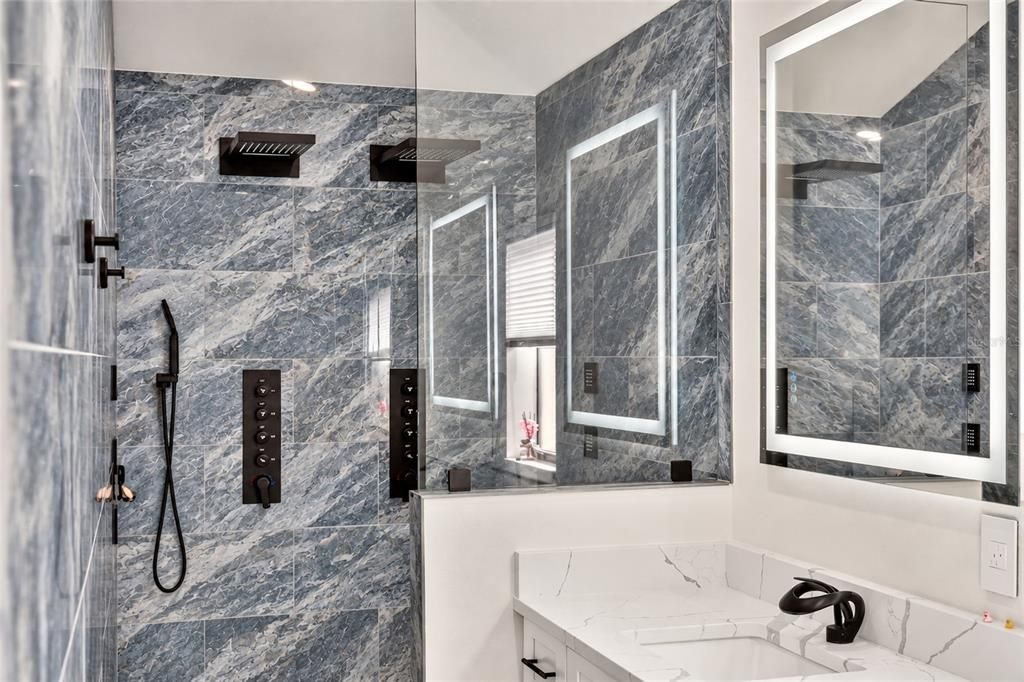En Venta: $798,000 (3 camas, 2 baños, 2174 Pies cuadrados)