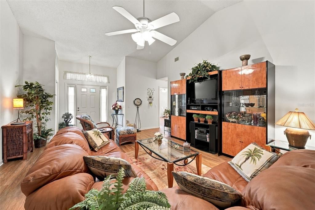 En Venta: $359,000 (2 camas, 2 baños, 1655 Pies cuadrados)
