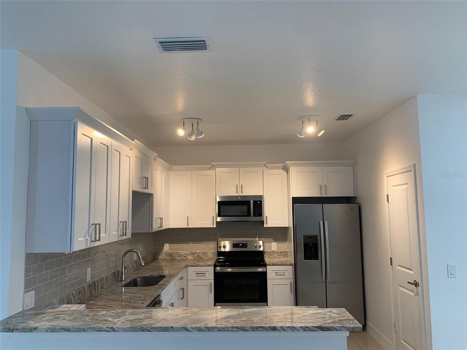 For Rent: $1,800 (3 beds, 2 baths, 1484 Square Feet)