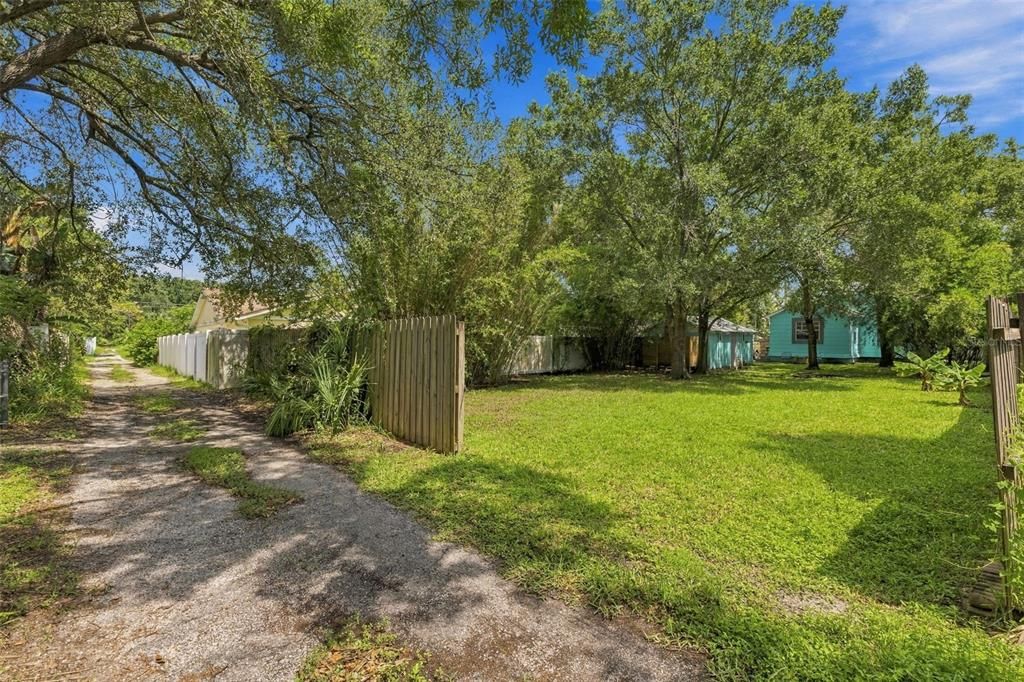 For Sale: $374,900 (3 beds, 1 baths, 1062 Square Feet)