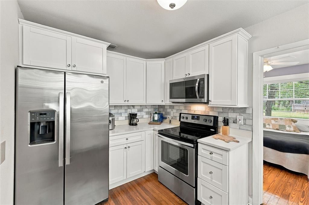 For Sale: $374,900 (3 beds, 1 baths, 1062 Square Feet)