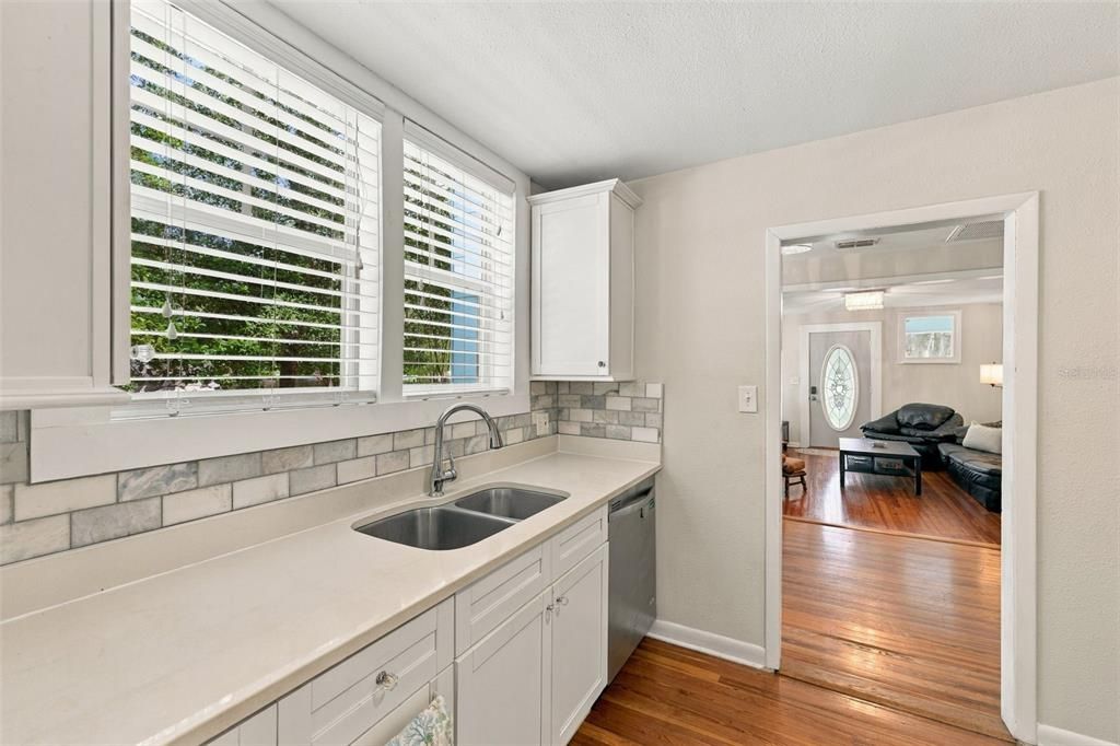 For Sale: $374,900 (3 beds, 1 baths, 1062 Square Feet)