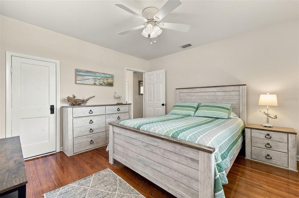 For Sale: $374,900 (3 beds, 1 baths, 1062 Square Feet)