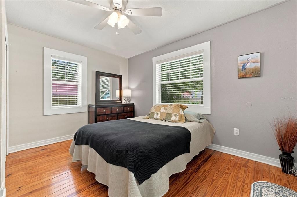 For Sale: $374,900 (3 beds, 1 baths, 1062 Square Feet)