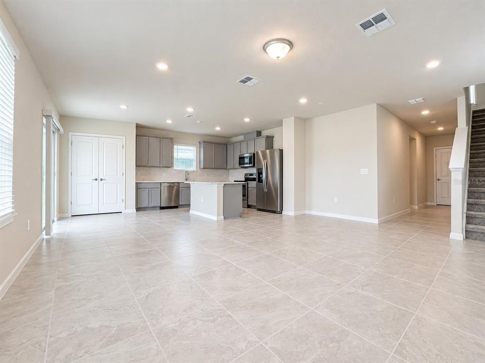 En Venta: $416,000 (4 camas, 3 baños, 2217 Pies cuadrados)