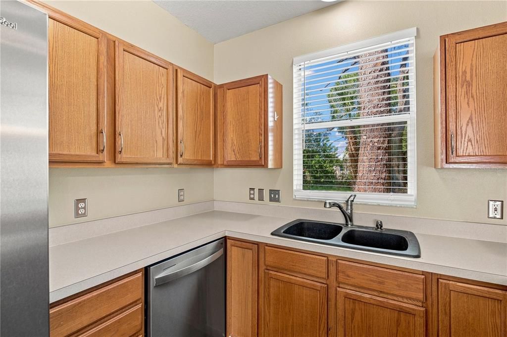 For Rent: $2,000 (2 beds, 1 baths, 1133 Square Feet)