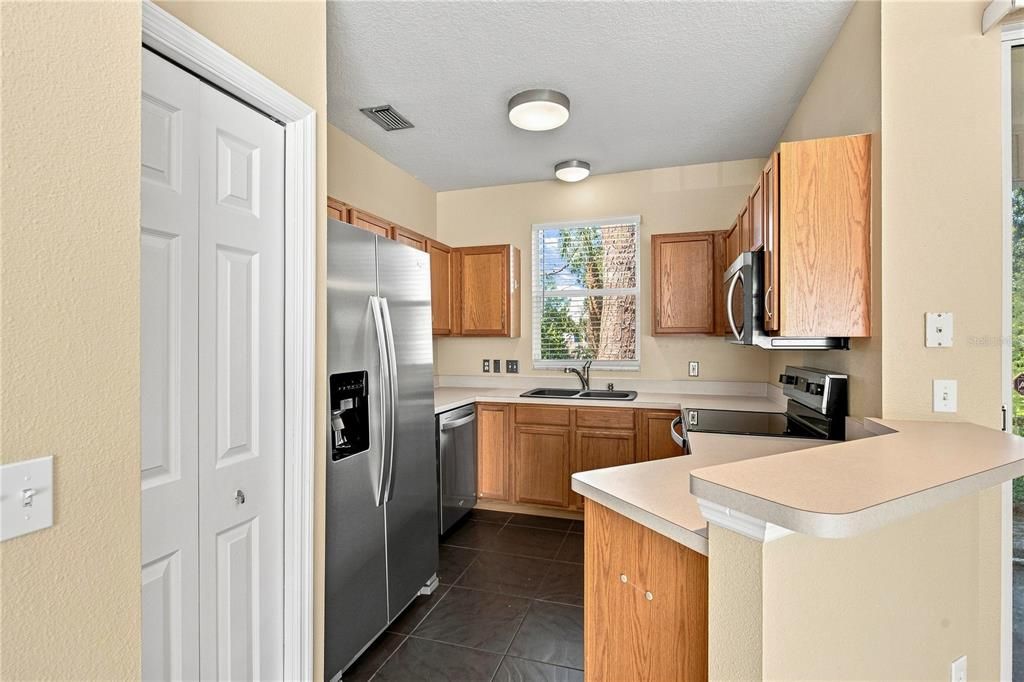 For Rent: $2,000 (2 beds, 1 baths, 1133 Square Feet)