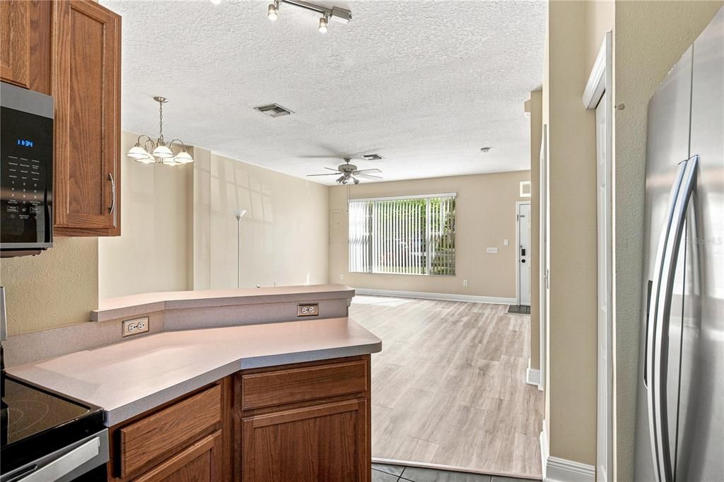 For Rent: $2,000 (2 beds, 1 baths, 1133 Square Feet)