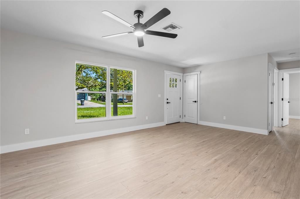 For Sale: $199,000 (3 beds, 2 baths, 1300 Square Feet)