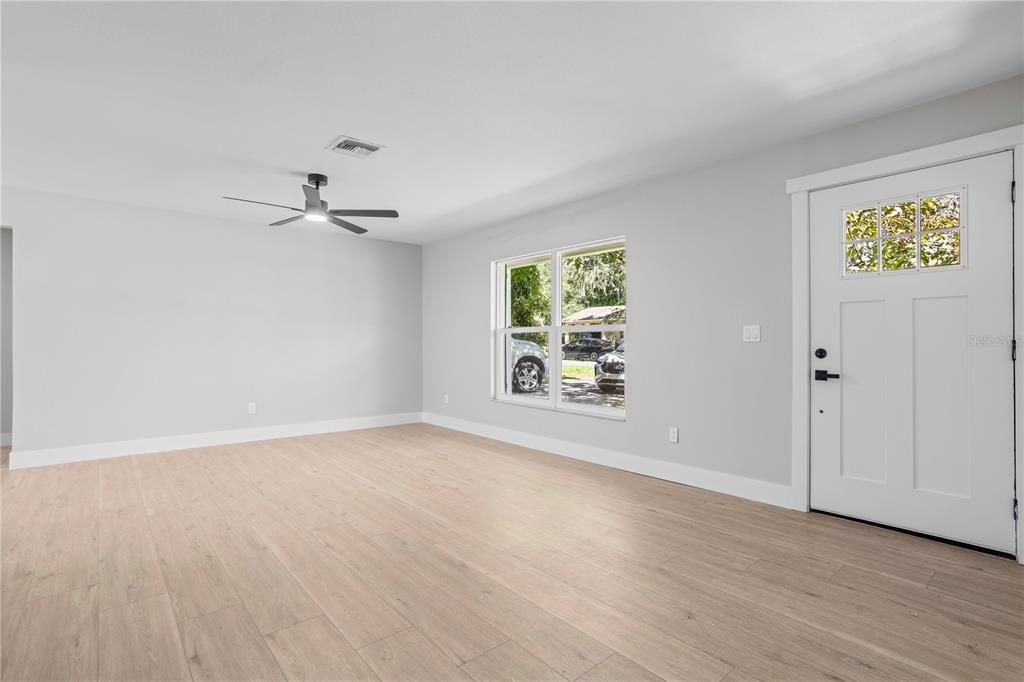 For Sale: $199,000 (3 beds, 2 baths, 1300 Square Feet)