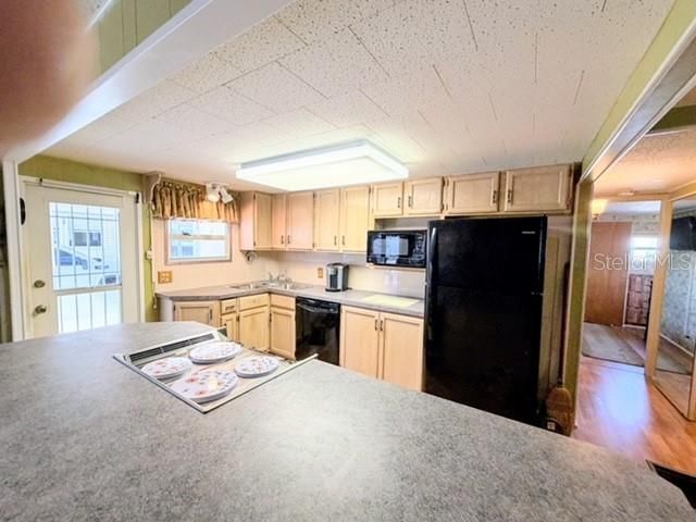 En Venta: $235,000 (2 camas, 2 baños, 894 Pies cuadrados)