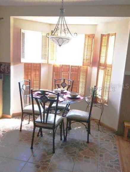 待售: $410,000 (4 贝兹, 2 浴室, 1838 平方英尺)