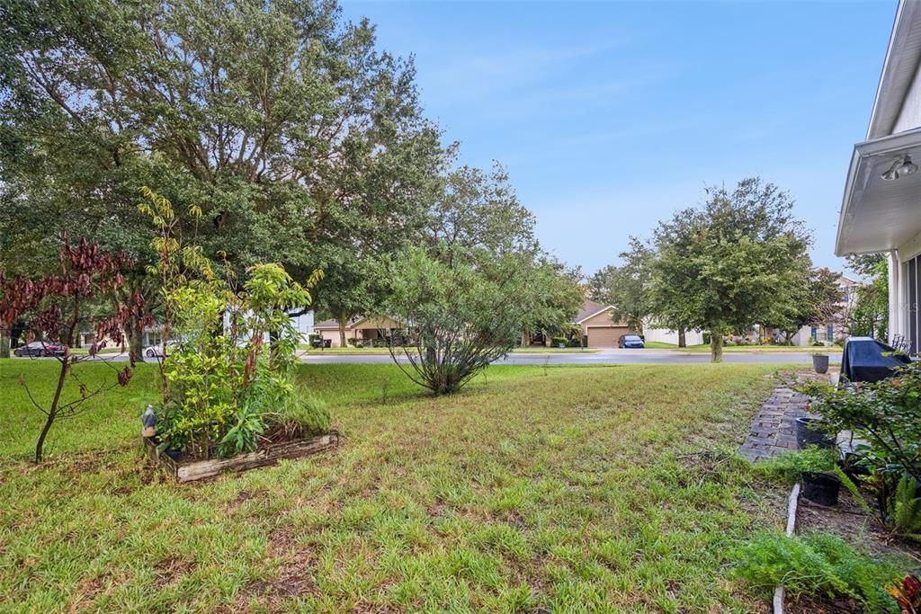 For Sale: $550,000 (5 beds, 3 baths, 4014 Square Feet)