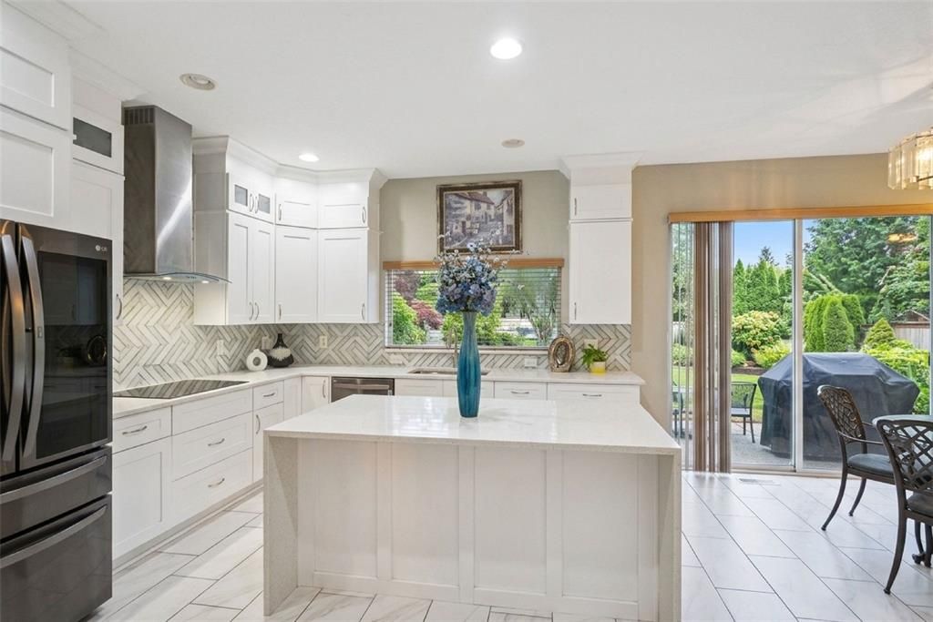 For Sale: $550,000 (5 beds, 3 baths, 4014 Square Feet)