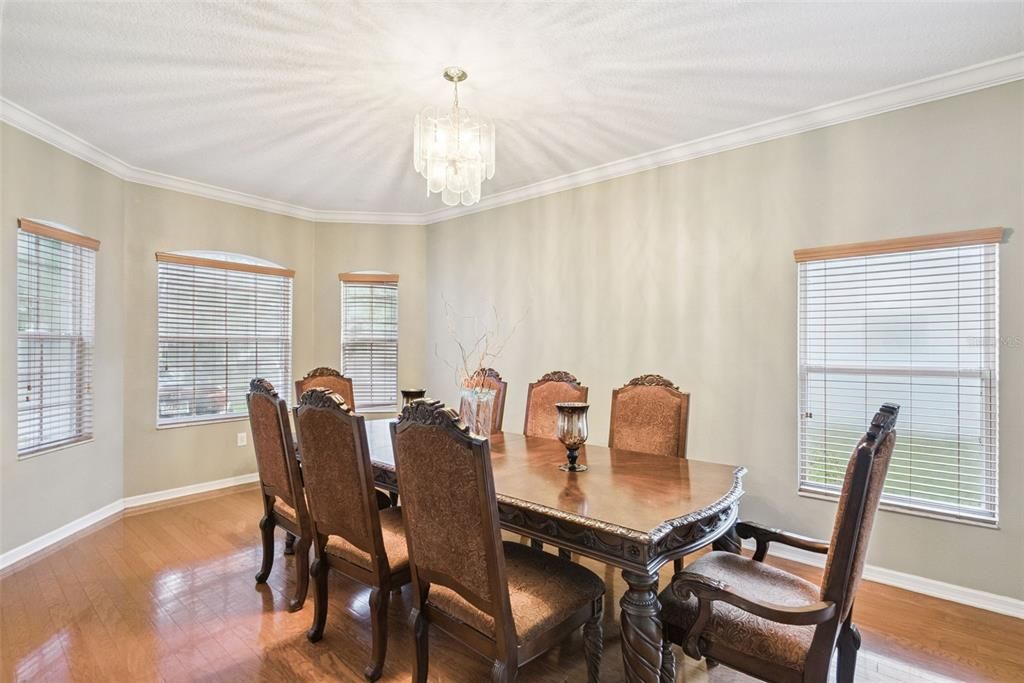 For Sale: $550,000 (5 beds, 3 baths, 4014 Square Feet)